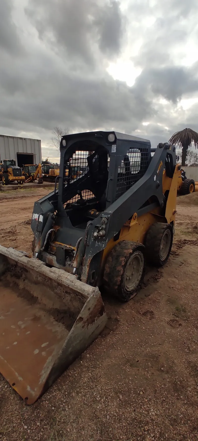 Minicargador John Deere 318G